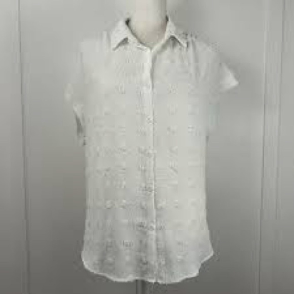 Bothenial Textures White Button Down Short Sleeve Blouse.